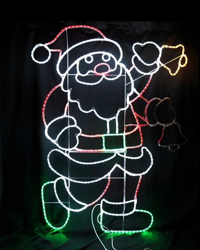 クリスマス提灯 関西国際空港KIXギャラリーに高さ約270cmのクリスマスツリー型